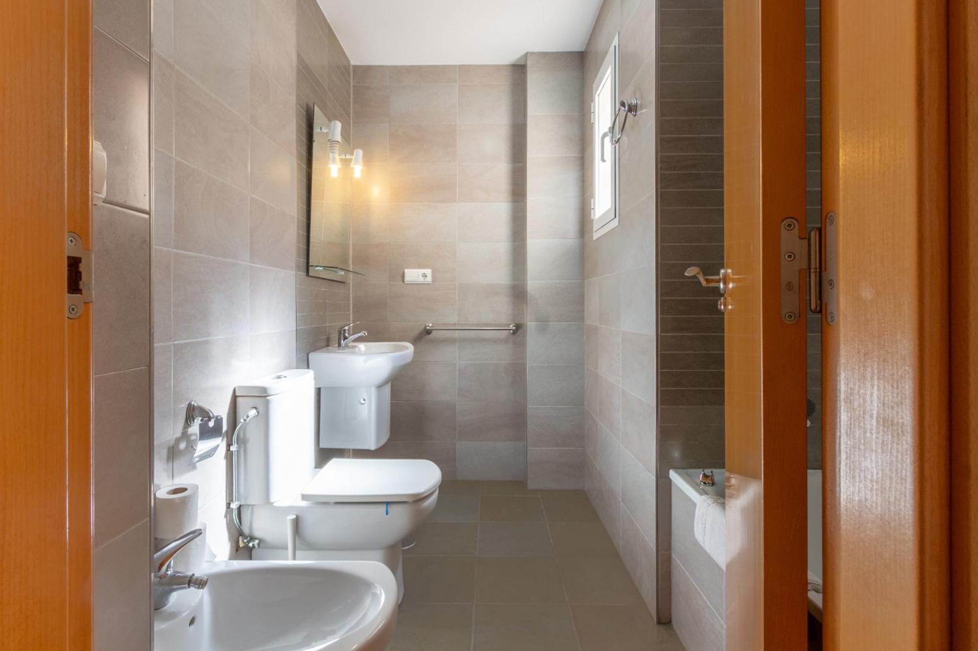 Apartamento Cerca Del Mar Y Aeropuerto อาลิกันเต ภายนอก รูปภาพ